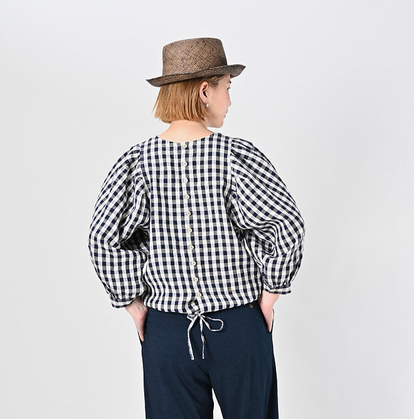 Indian Dozume Linen Puff Blouse Female Model