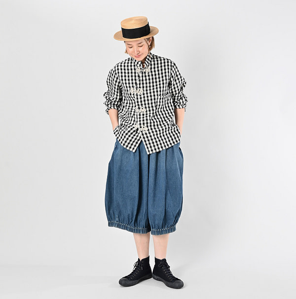 Indian Dozume Linen 908 Clover Knot Shirt Female Model