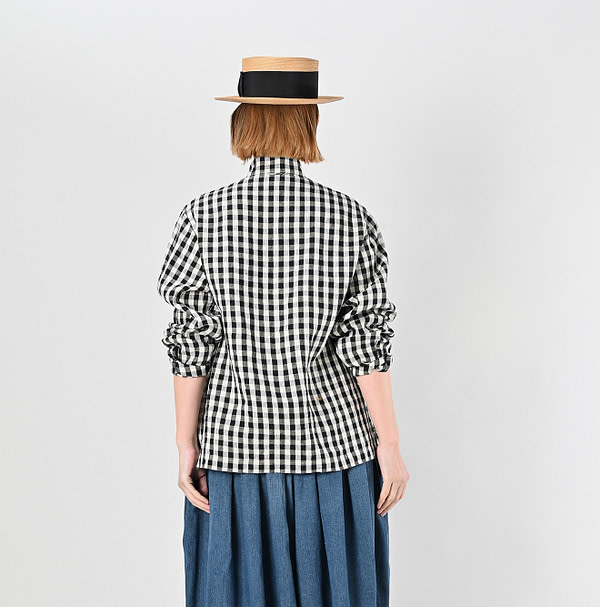 Indian Dozume Linen 908 Clover Knot Shirt Female Model
