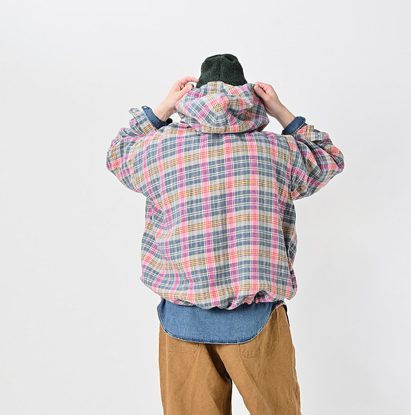 Indian Linen Madras 908 Pull Hoodie Male Model