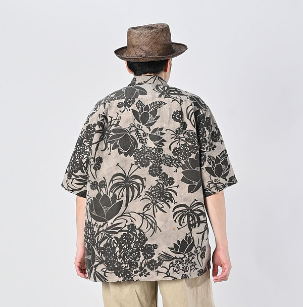 Linen Lotus Print LeiLei Shirt MEN Male Model