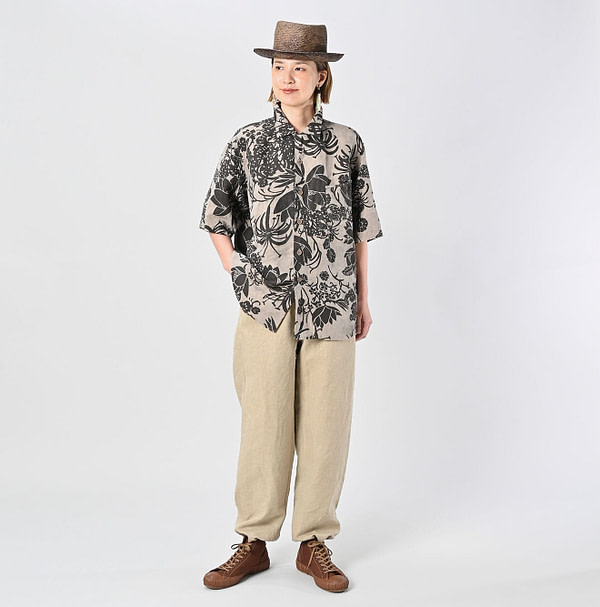Linen Lotus Print LeiLei Shirt MEN Female Model