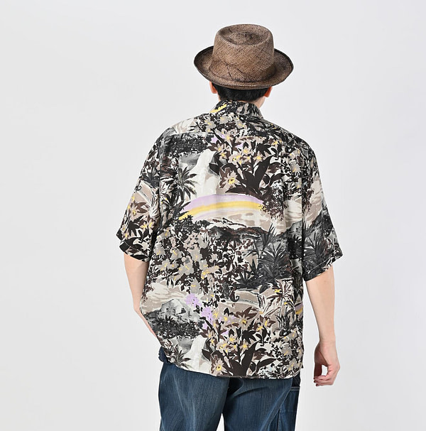 Irie Aloha Print LeiLei Shirt MEN Male Model