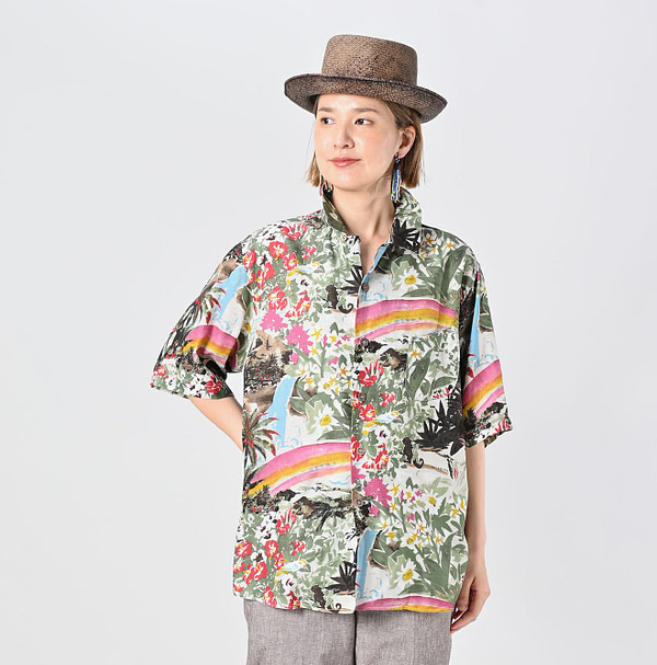 Irie Aloha Print LeiLei Shirt MEN Female Model