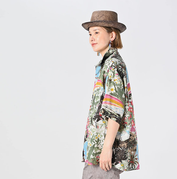 Irie Aloha Print LeiLei Shirt MEN Female Model