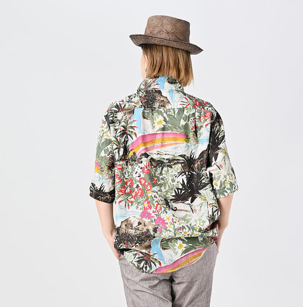 Irie Aloha Print LeiLei Shirt MEN Female Model