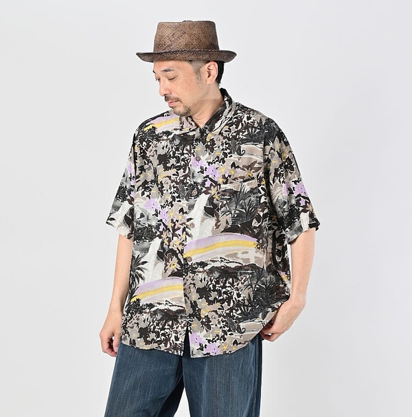Irie Aloha Print LeiLei Shirt MEN Male Model