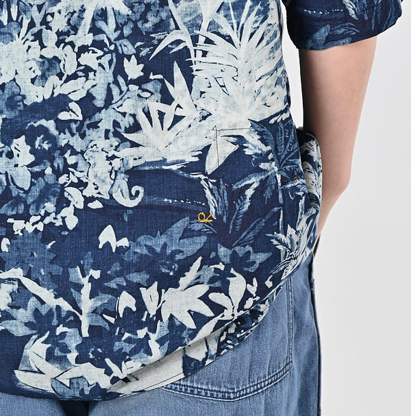 Indigo Irie Aloha Print LeiLei Shirt MEN Detail