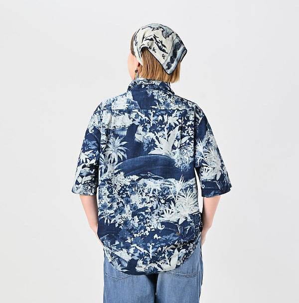 Indigo Irie Aloha Print LeiLei Shirt MEN Female Model