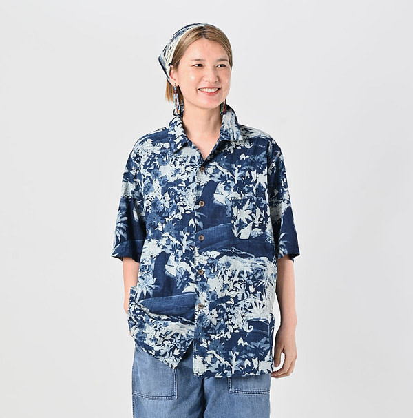 Indigo Irie Aloha Print LeiLei Shirt MEN Female Model