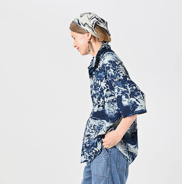 Indigo Irie Aloha Print LeiLei Shirt MEN Female Model