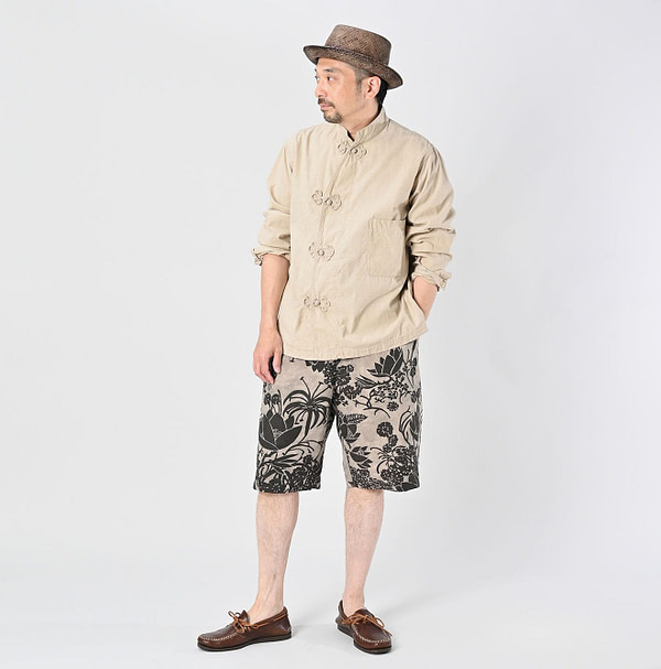 Linen Lotus Print Nîmes Short Pants MEN Male Model