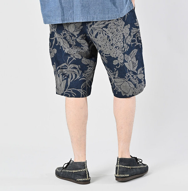Indigo Linen Lotus Print Nîmes Short Pants MEN Male Model