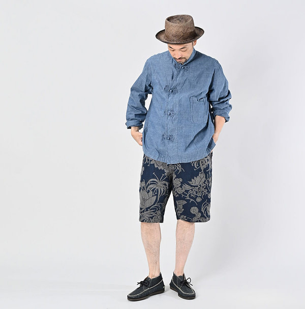Indigo Linen Lotus Print Nîmes Short Pants MEN Male Model