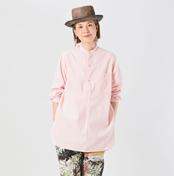 Indigo Khadi OX 908 Stand Collar Grandpa Pull Shirt Female Model