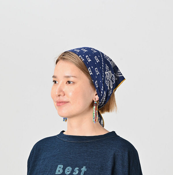 Navy Gauze Ginkgo-tatami Bandana Female Model