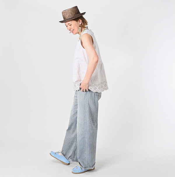 Cotton Linen Chambray Cutwork Camisole Female Model