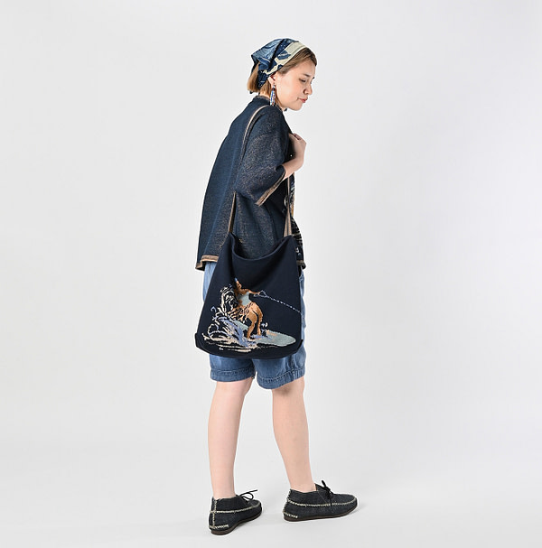 Surf Hula Girl Jacquard Shoulder Bag Female Model
