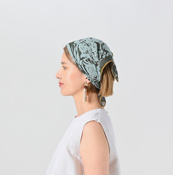 Lotus Print Gauze Bandana Female Model