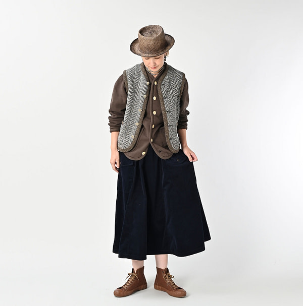 Pin Corduroy Tent Skirt Female Model