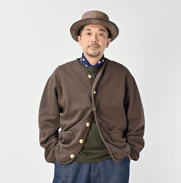 HERITAGE Urake 908 Binder Cardigan Male Model