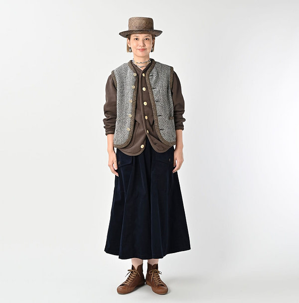 HERITAGE Urake 908 Binder Cardigan Female Model