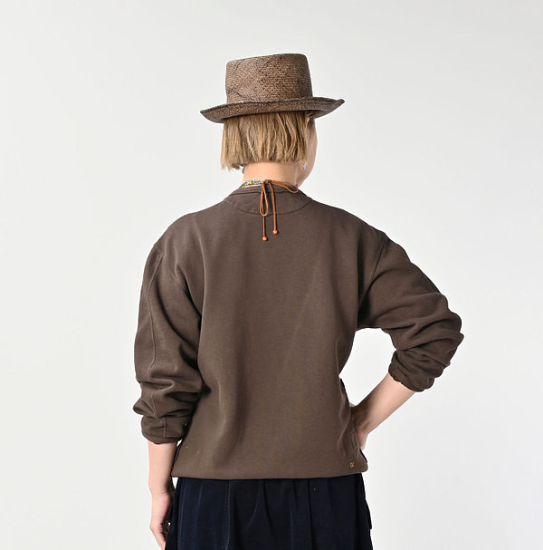 HERITAGE Urake 908 Binder Cardigan Female Model