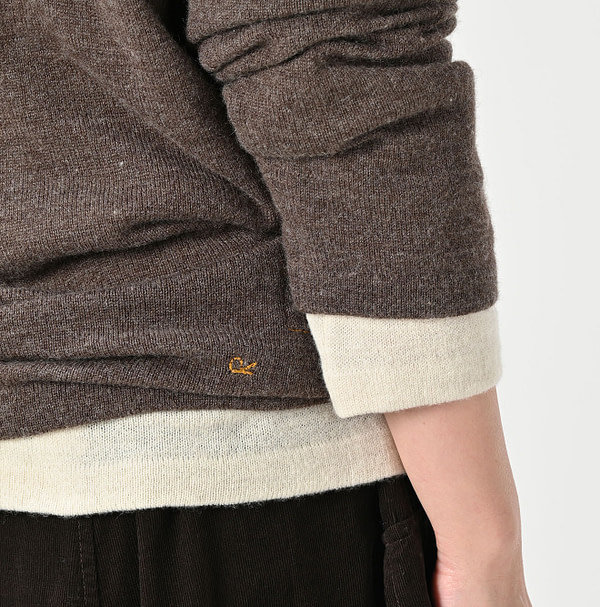 Yaku Merino Henley Detail
