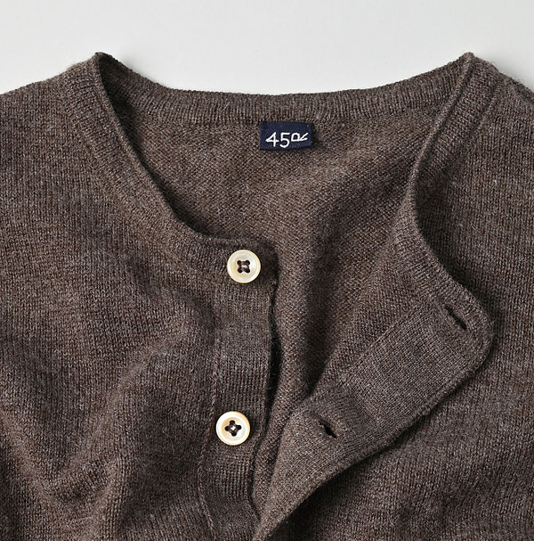 Yaku Merino Henley Detail