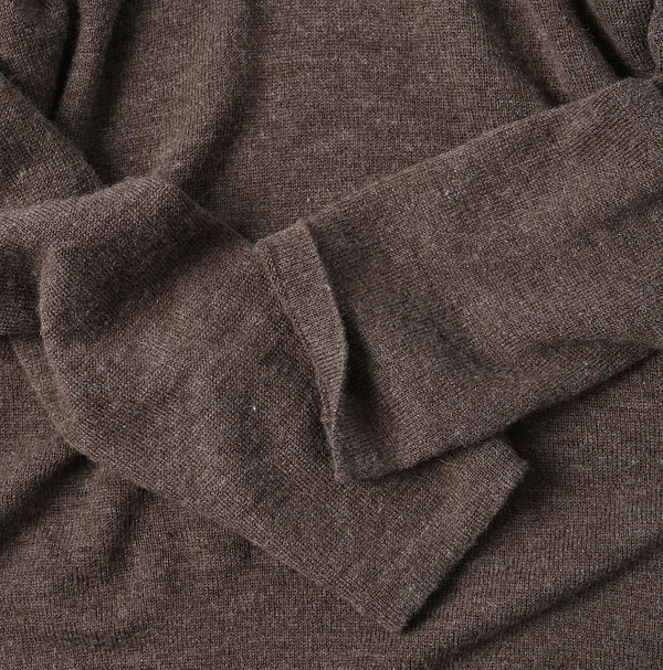 Yaku Merino Henley Detail