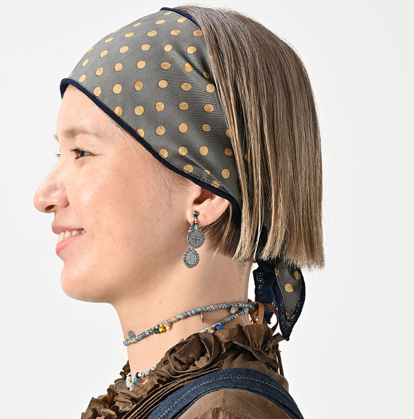 Kurukuru Concho Earrings Female Model