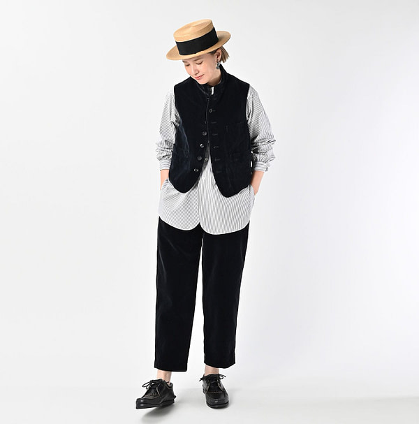 Velvet 908 Peg Top Pants Female Model