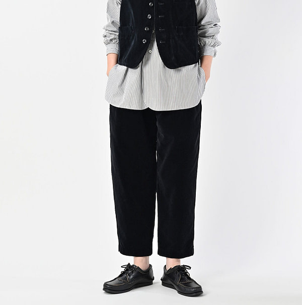 Velvet 908 Peg Top Pants Female Model
