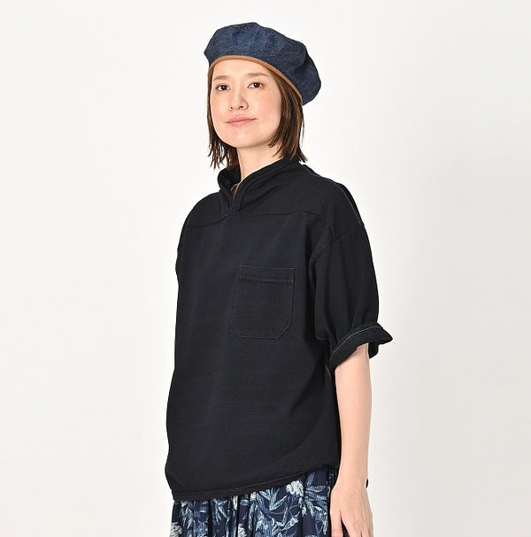 Indigo Dekoboko Tenjiku Outer T-shirt Female Model