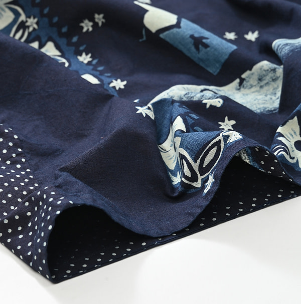 Indigo Picture Book Bandana T-shirt Detail