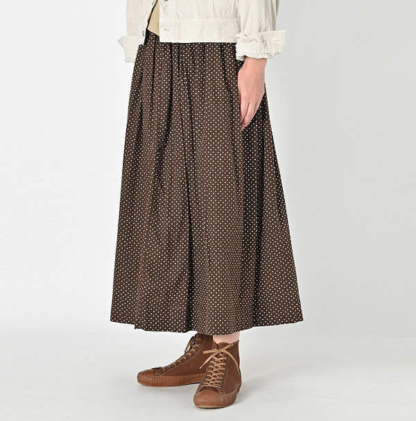 Tappet Dot Print Easy Skirt Dark Female Model