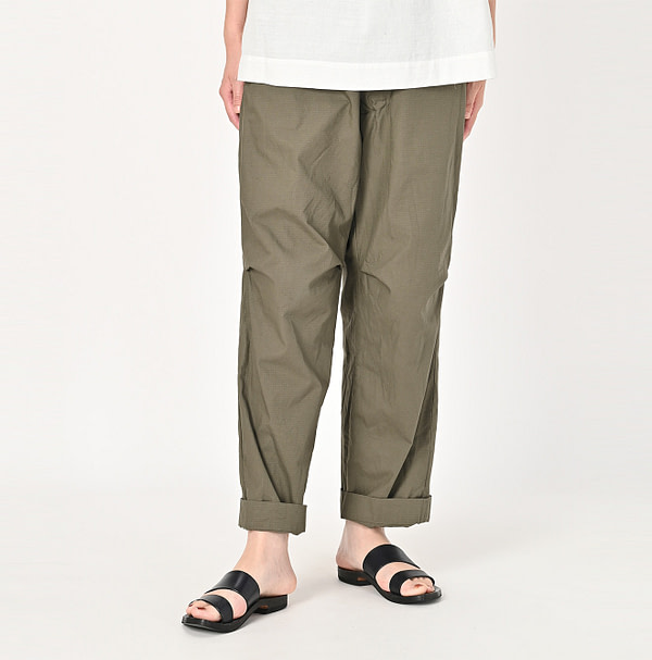 Rip Stop Chi-rgo Pants Female Model