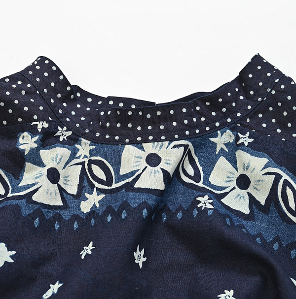 Indigo Picture Book Bandana T-shirt Detail