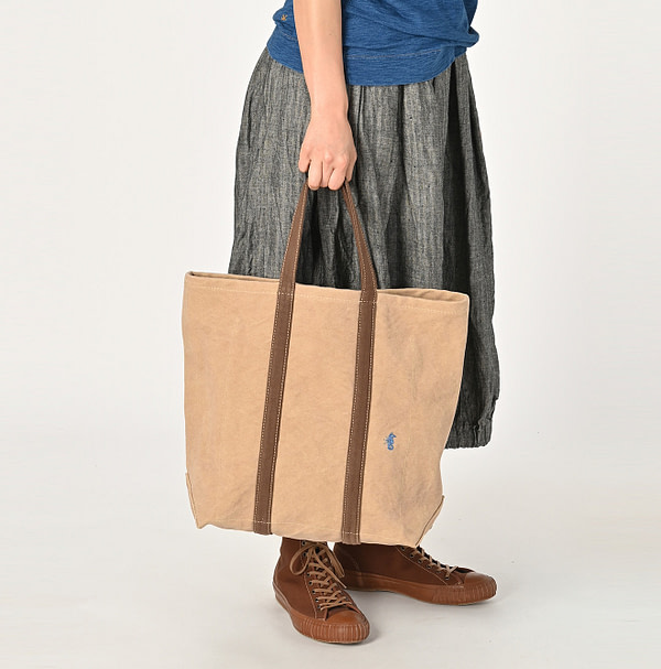 No.2 Cotton Canvas Tote Bag 17L Female Model