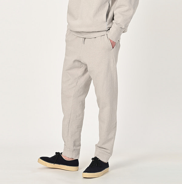 908 Bear Urake Sweat Pants Male Model