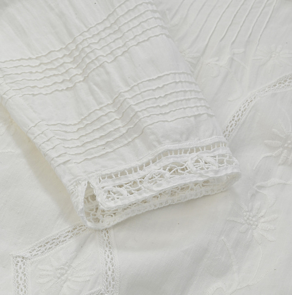 Indian Khadi Ribbon Lace de T-shirt Detail