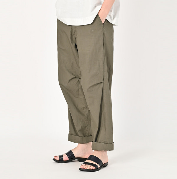 Rip Stop Chi-rgo Pants Female Model