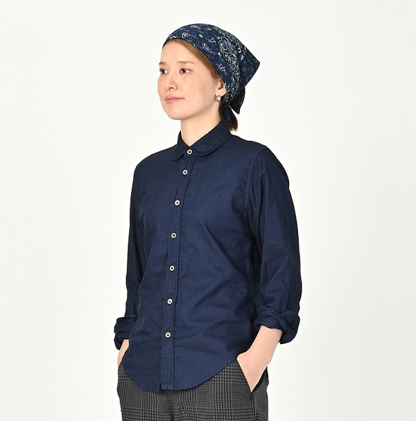 Indigo Thin Oxford Petite Loafer Shirt Female Model