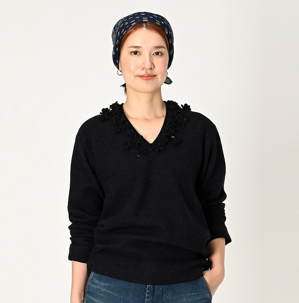 Float Boiled Wool V-neck Female Model