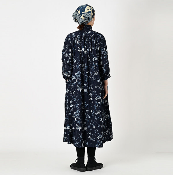 Indigo Winter Flower Print Kushukushu Dress Female Model