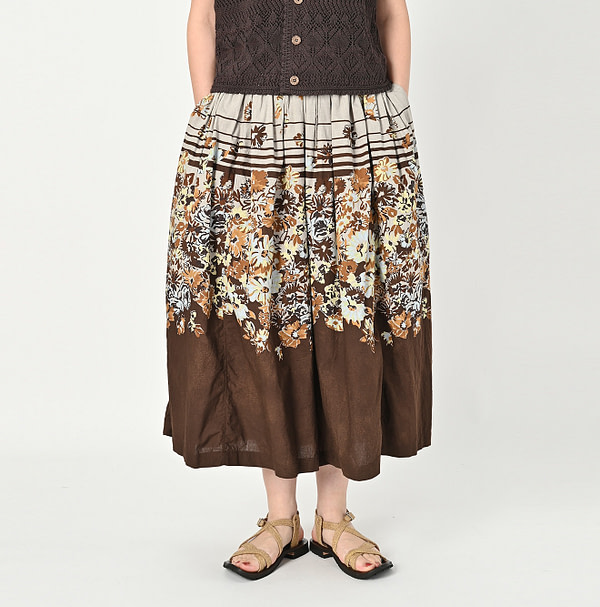 Border Flower Print Cotton Easy Skirt Female Model