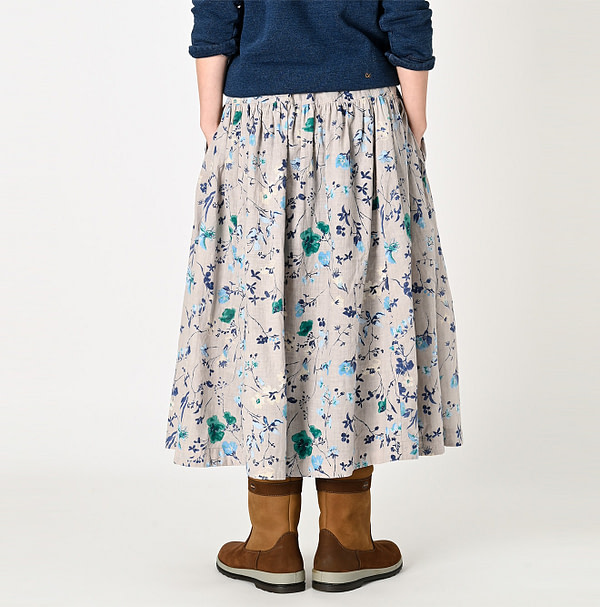 Winter Flower Print Easy Skirt Female Model