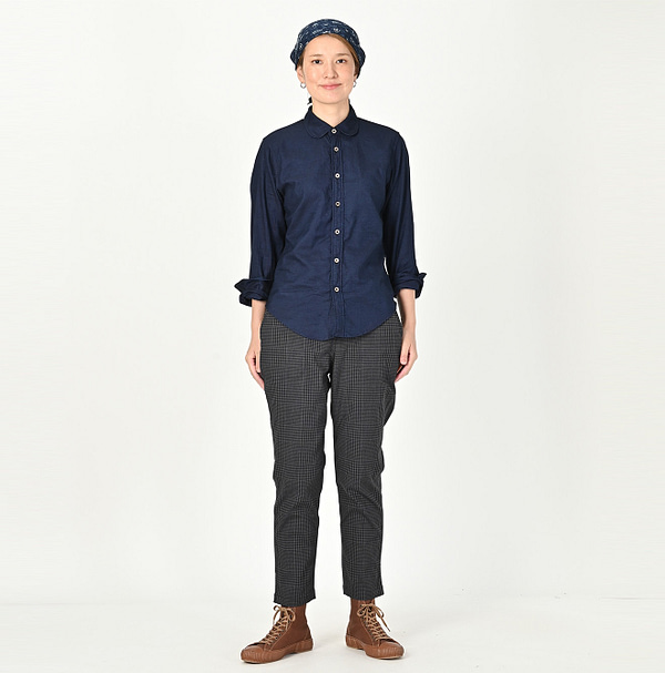 Indigo Thin Oxford Petite Loafer Shirt Female Model