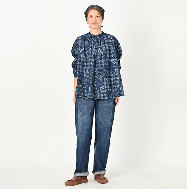 Indigo Flower Gingham Print Kushukushu Blouse Female Model