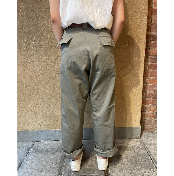 Okome Cotton Chino 908 Chigo Pants Female Model